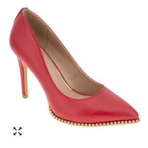 ♥️BCBG SIZE 7 red hawti pump with beading
Retail 109.00